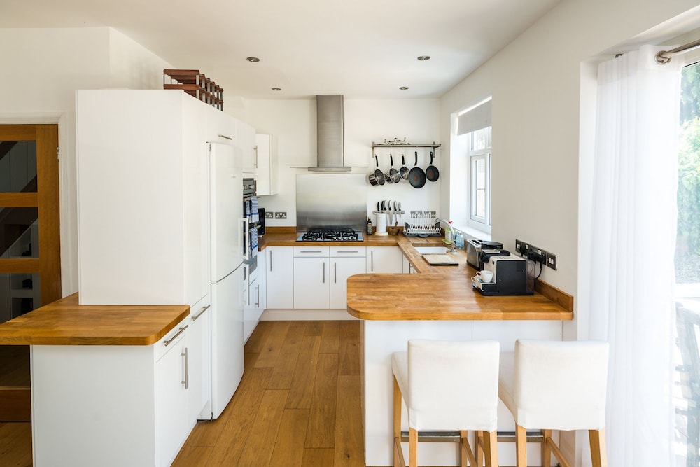 Elegant 2Bd House With Garden And Decked Patio