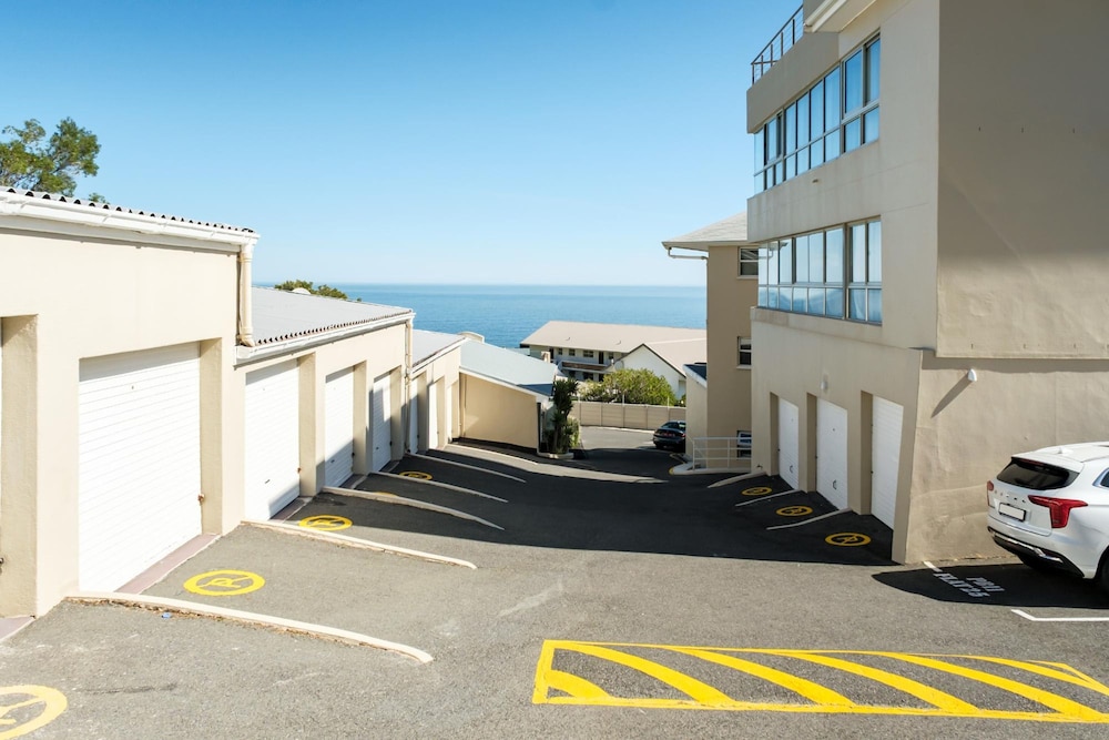 Ocean View 2 bed Apt in Camps Bay Skyline Heights