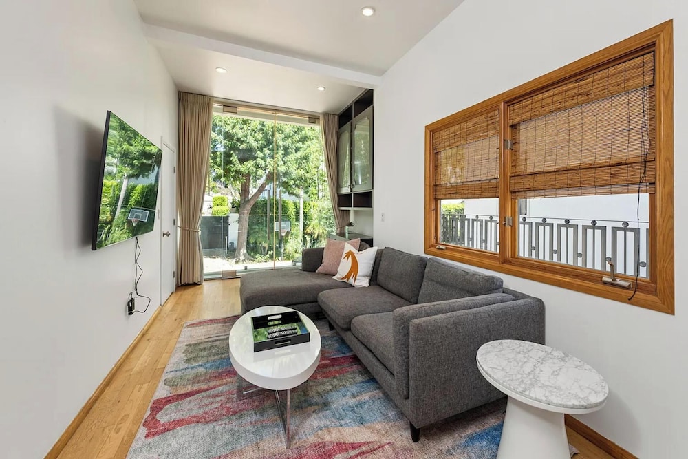 Alta Royale - Exquisite Designer Retreat Near Soho House & Rodeo Drive