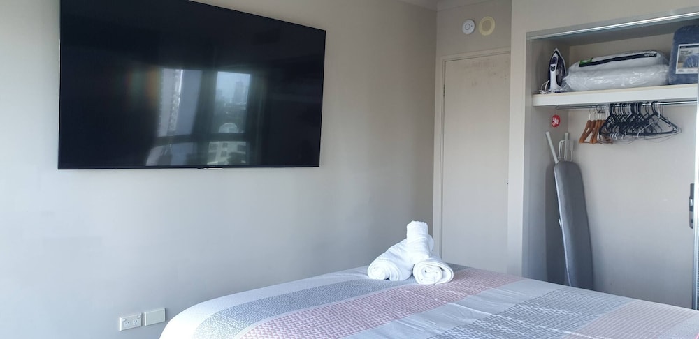 Chevron Tower3 has 2bedrooms 2beds With Car Park