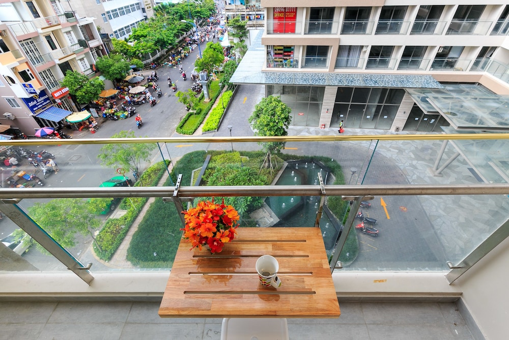 Jennifer House - Millenium Apartment