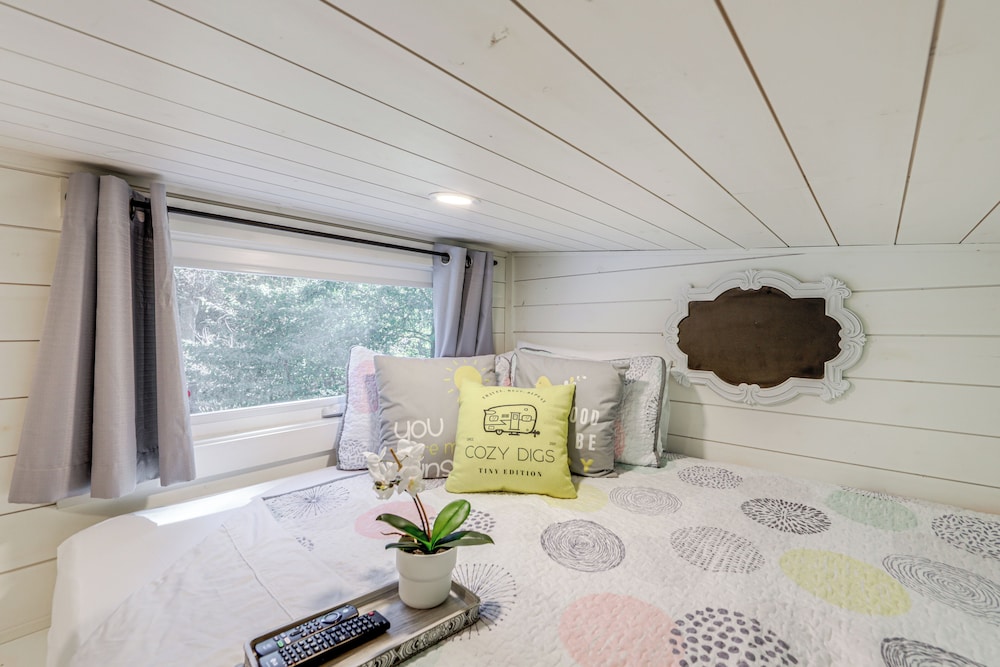 Blue Ridge Mountain Tiny Home: Escape to Nature!