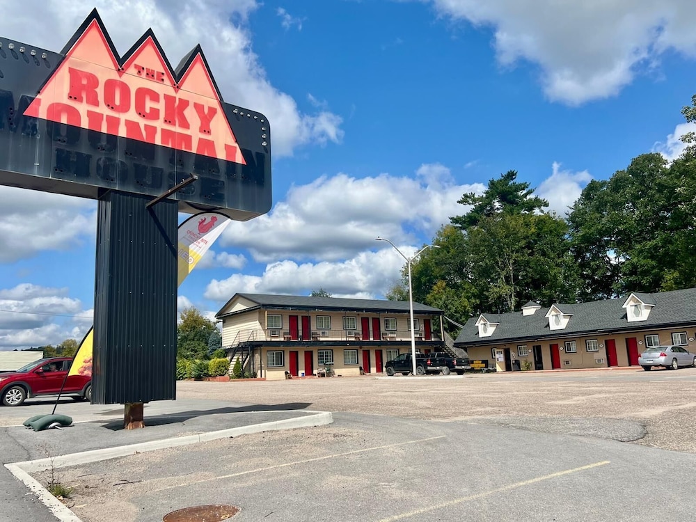 Rocky Mountain Lodge & Suites