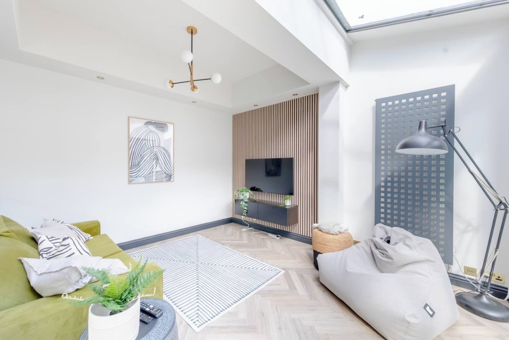 Contemporary Elegance - 2BD Flat, Clapham!