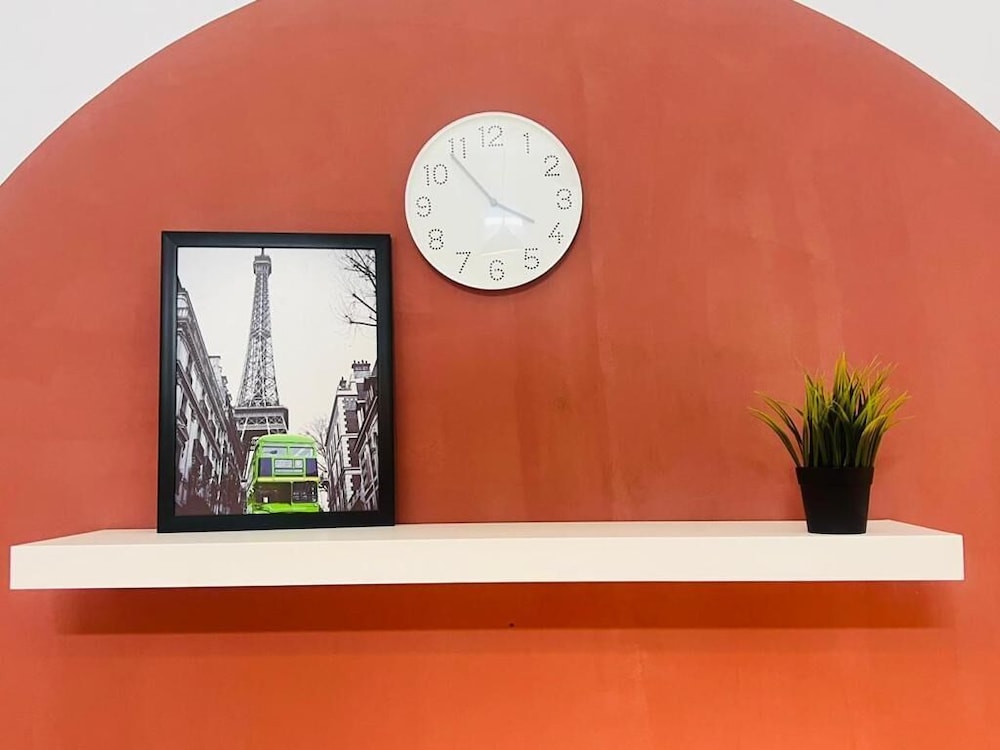 Niche Partition Room in Tecom Near Metro
