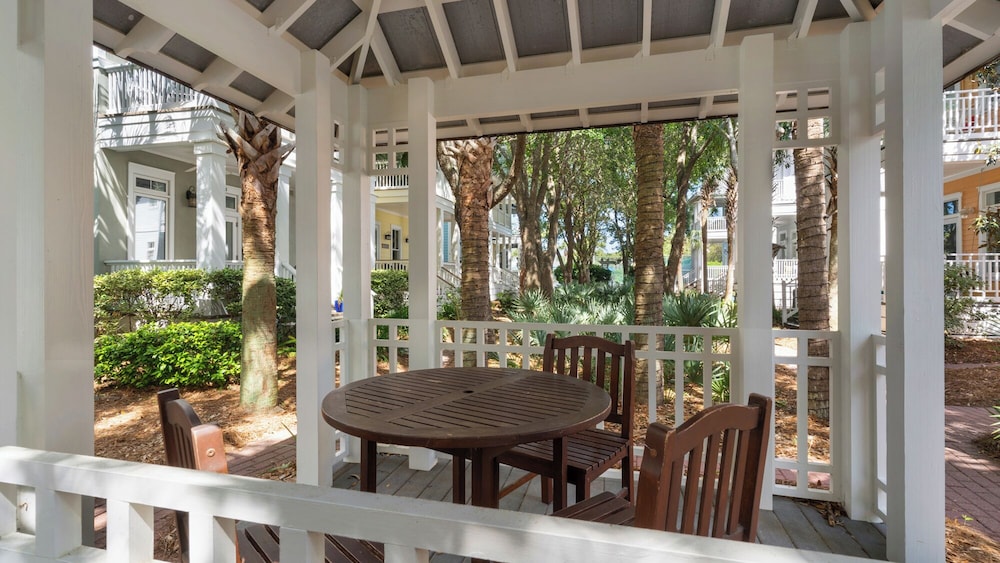 Lakefront Haven in Carillon Beach