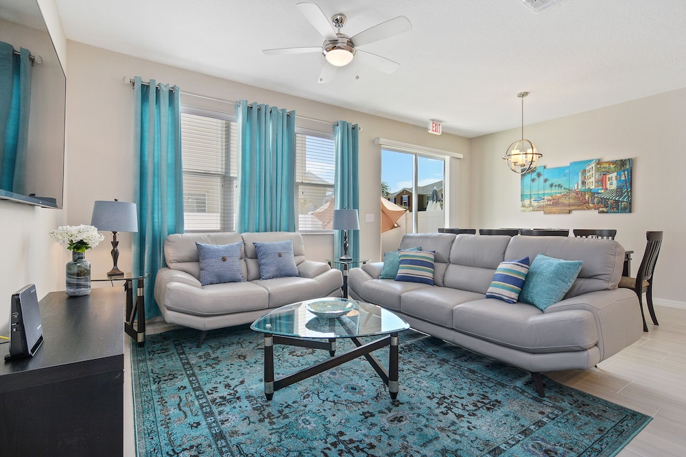 Four Bedroom Sleeps 10 w/GameRoom 5152A