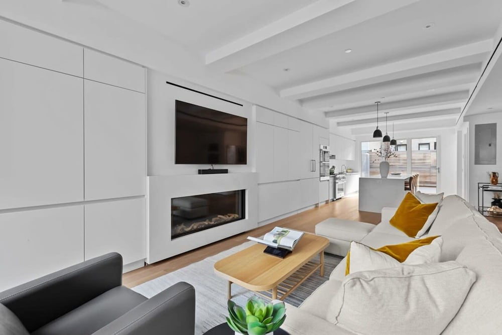 Madison Place by Rove Travel 4BR Tribeca PH