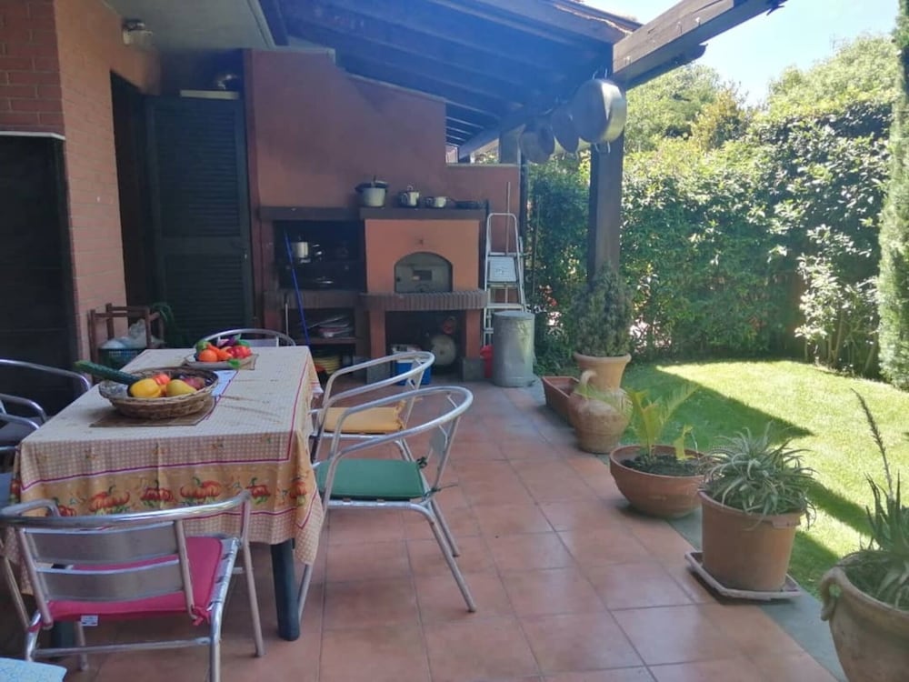 Villa Sleeps 6 With Garden and Gym