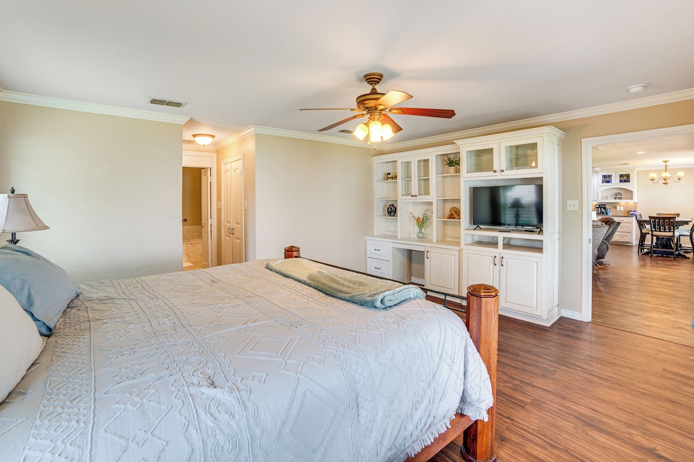 Waterfront Retreat w/ Dock on Cedar Creek Lake!
