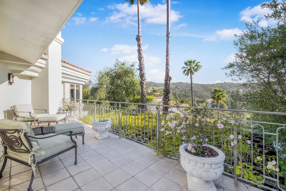 Villa Clarinda - Architect-designed Dream Estate With Theater & Outdoor Oasis