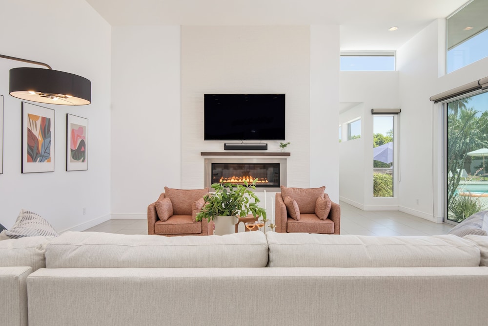 The Polo Villas by AvantStay – Modern Oasis Near Empire Polo Club