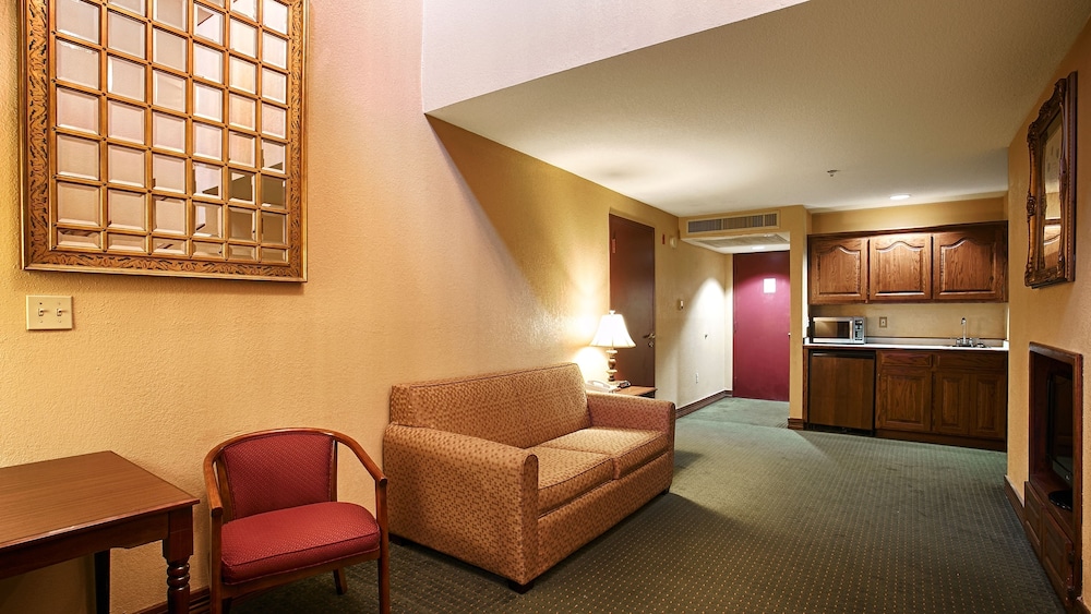Quality Inn & Suites Carthage near Precious Moments Chapel