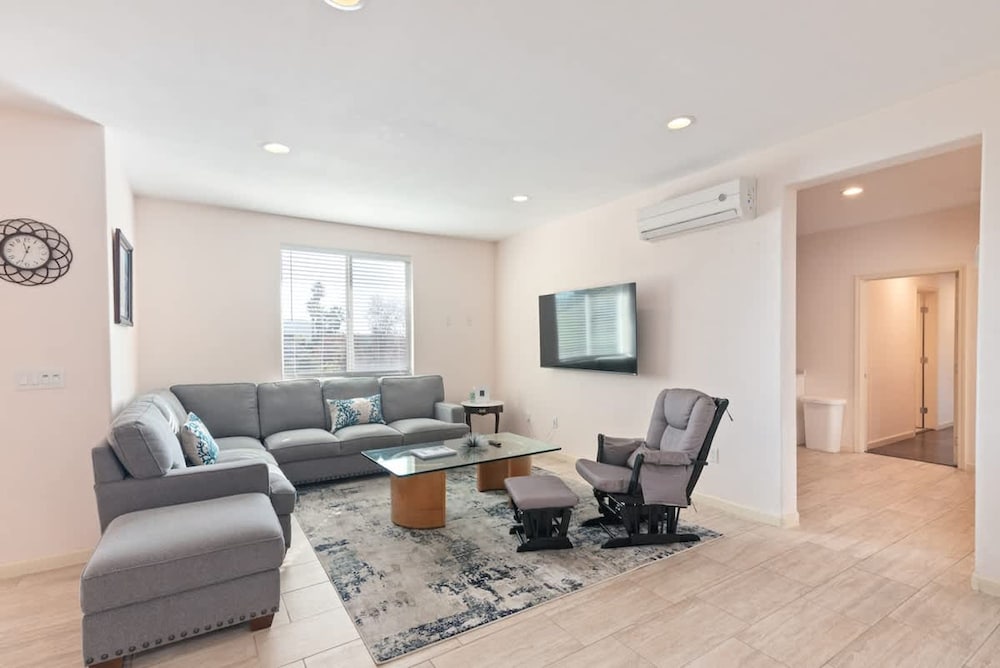 Spacious Single Level Home In Poway