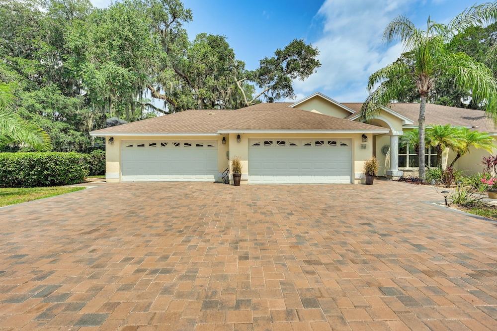 Zephyrhills Home - Lanai & Grill, Near Theme Parks view 4