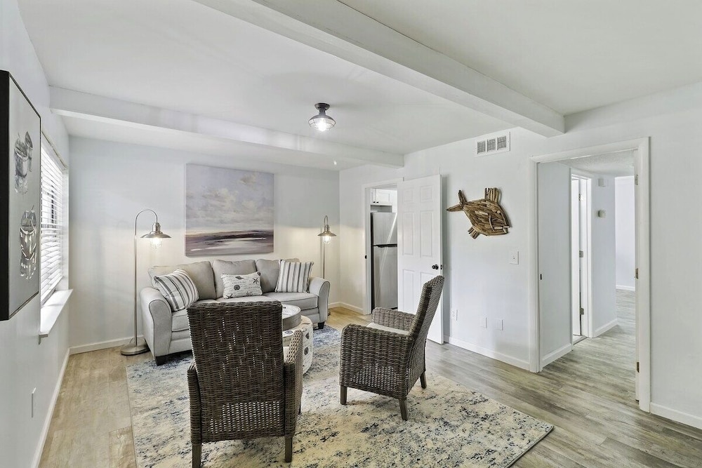 Cozy 2BR Hilton Head Townhome w/ Pool Access