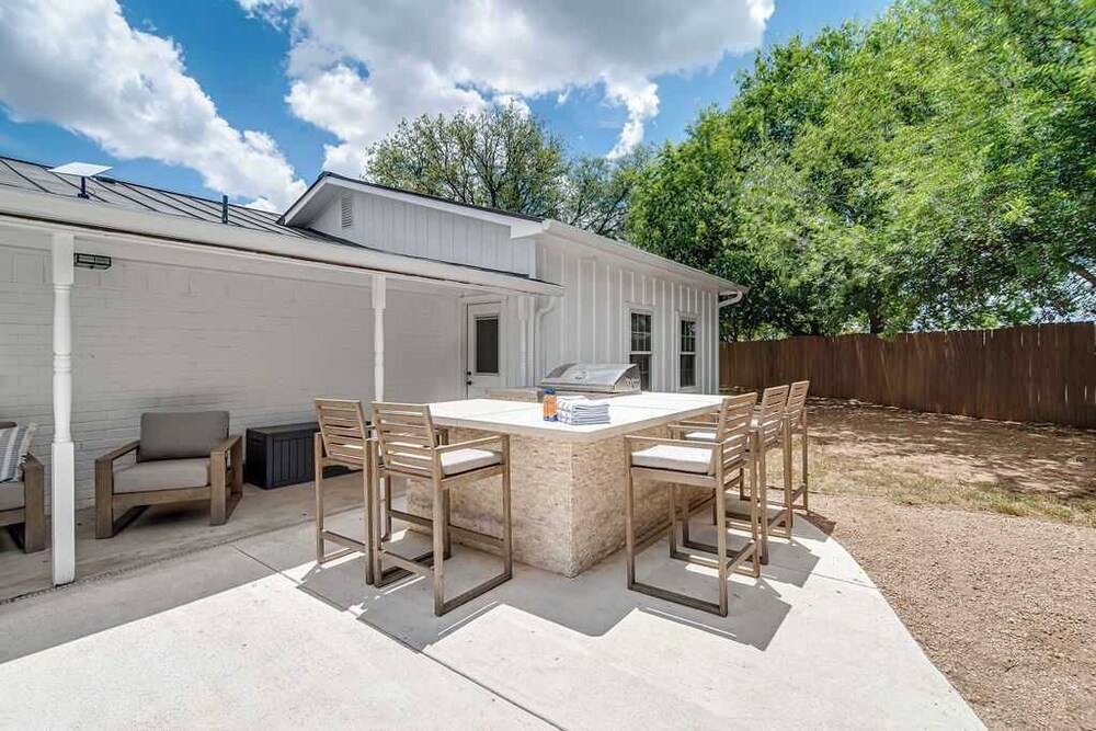 108 Wisteria Dr