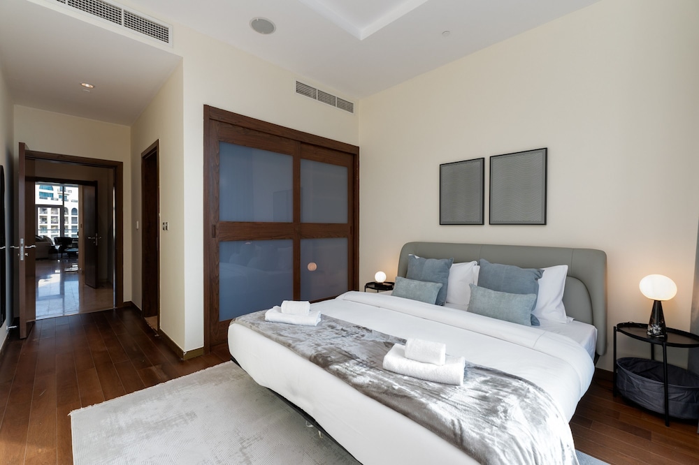Stunning 3BR at the Palm w Beach Access