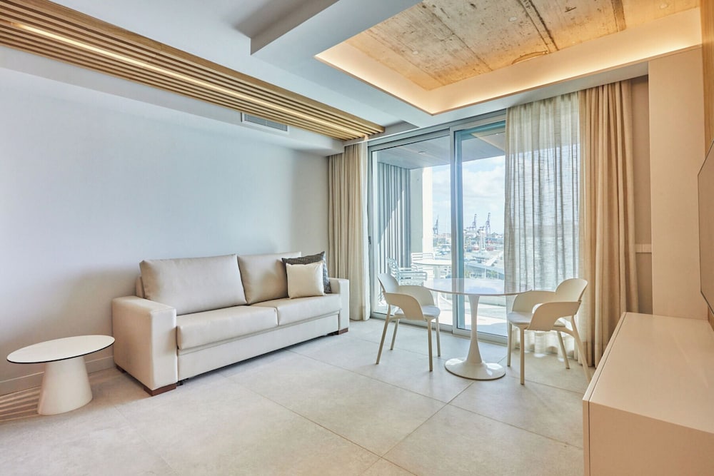 Silken Atlantis Suite – Holiday Homes