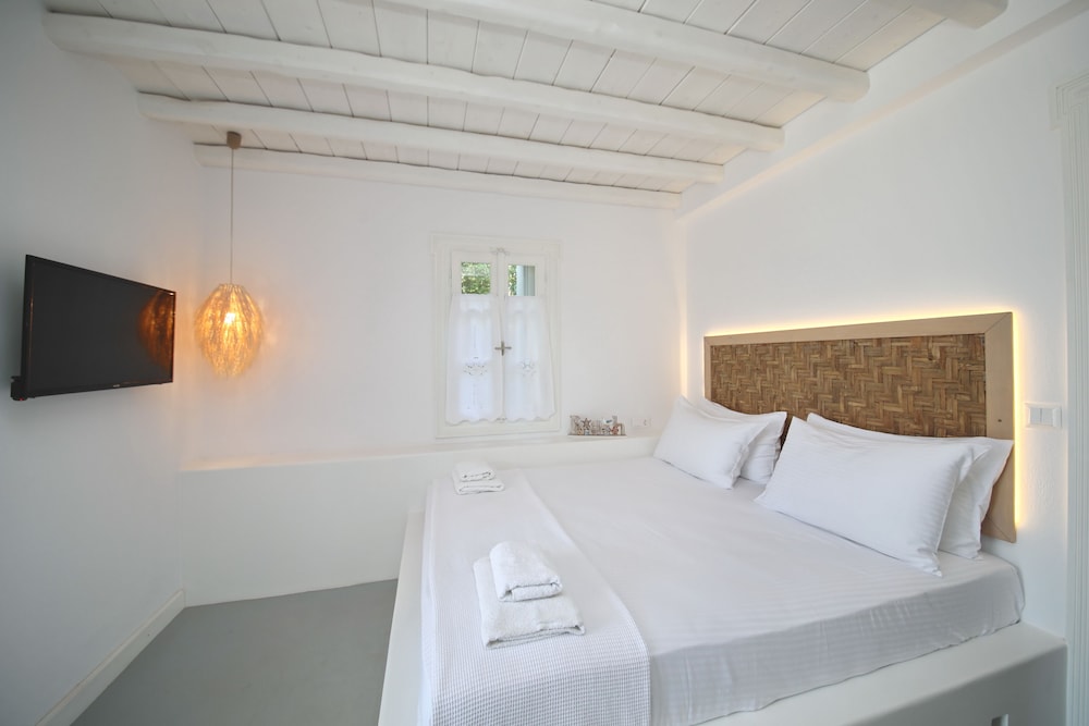 Evlalia Studios & Villas