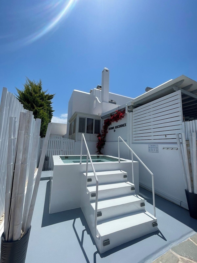 Zoumis Residence