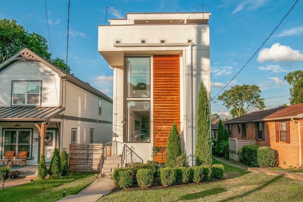 Nashville Home w/ Rooftop Deck < 2 Mi to Dtwn view 5