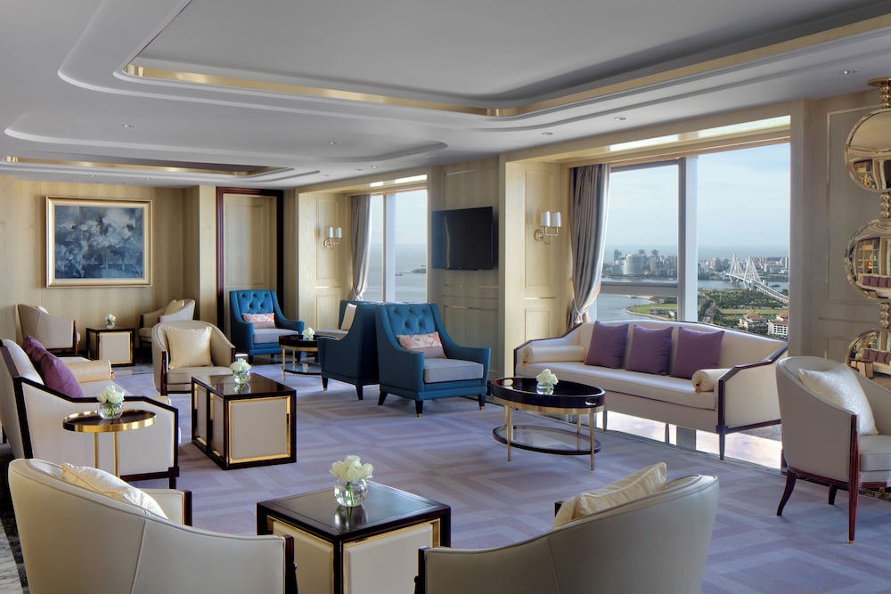 Leamington Pavilion by Blue Sky Luxury