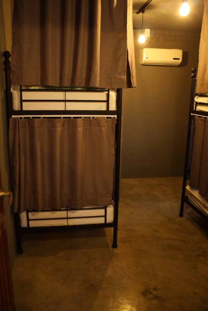 Mr.Comma Guesthouse - Hostel