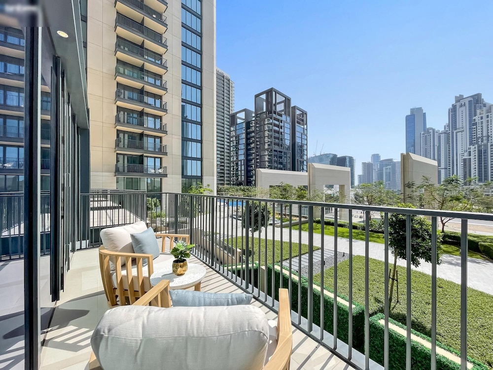 Lux 4BR Duplex in Blvd of Downtown