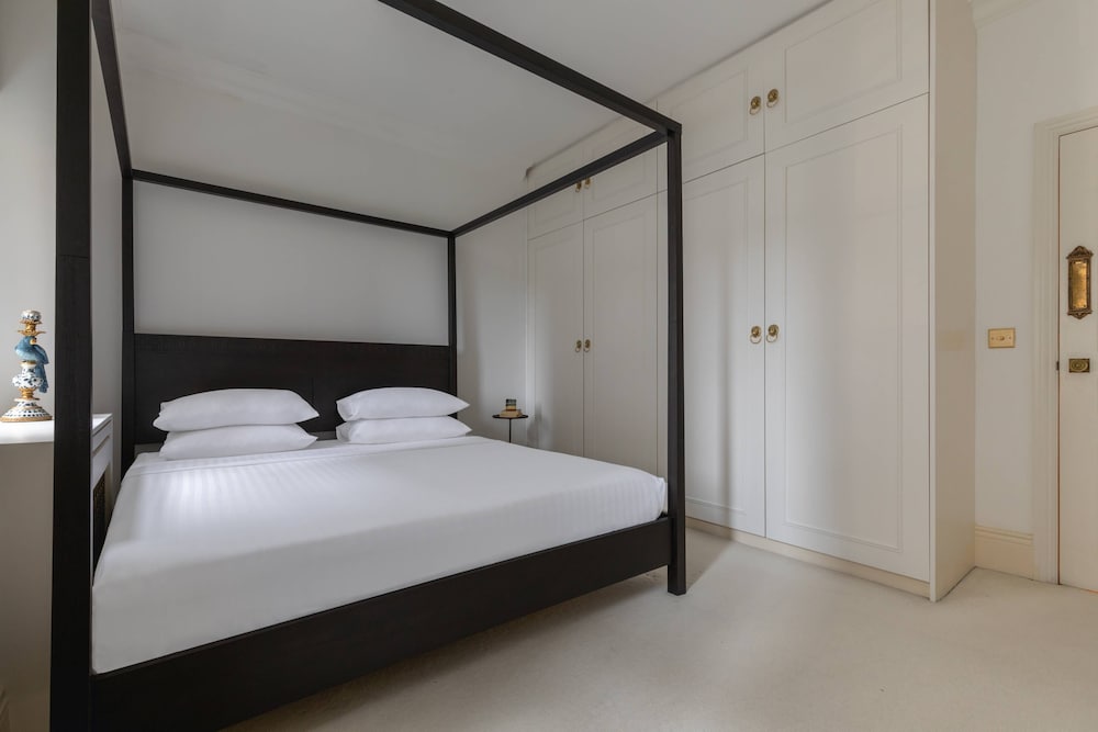 Fitzjames-avenue IV by Onefinestay