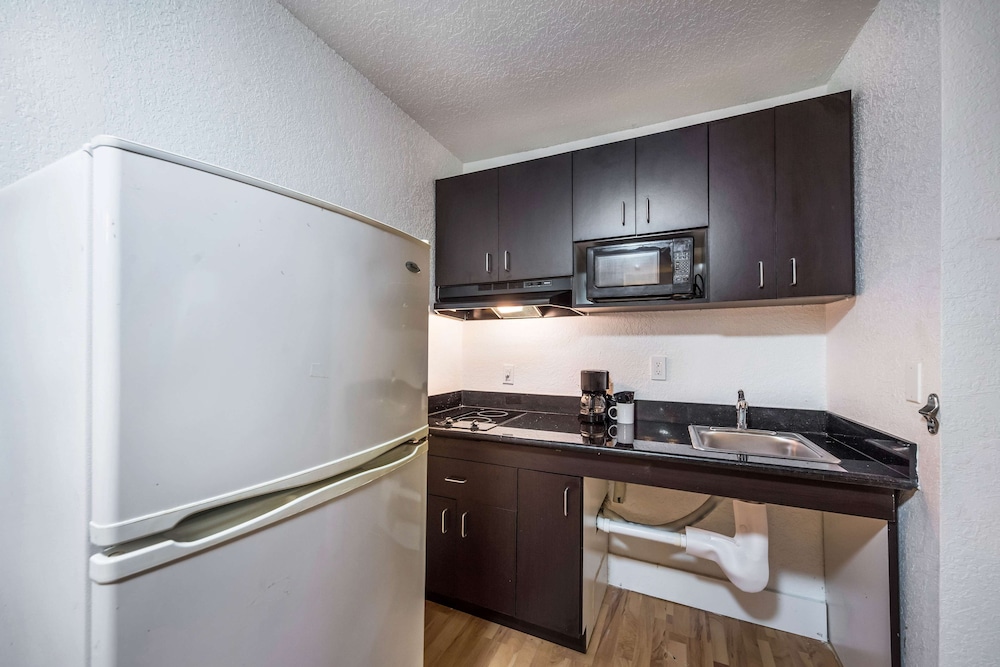 Studio 6 Irving, TX - Irving DFW Airport East