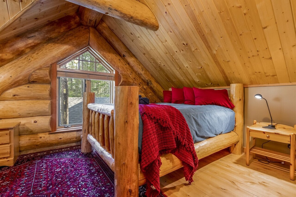 Luxury Log Chalet | Pool + Private HotTub | Ski In/Out | Overlooking Greywolf GC - Image 2