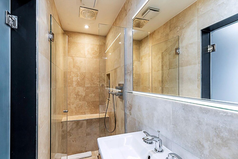 Stylish Shepherd's Bush Flat With Patio