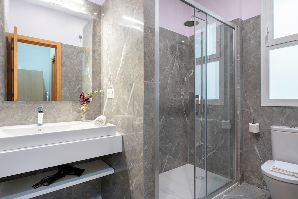 Exclusive Apartment 5BD in Seville. Carlos V