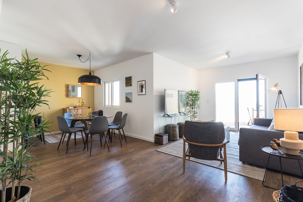 Alfama Lounge Three-Bedroom Apartment w/ River View and Parking - by LU Holidays