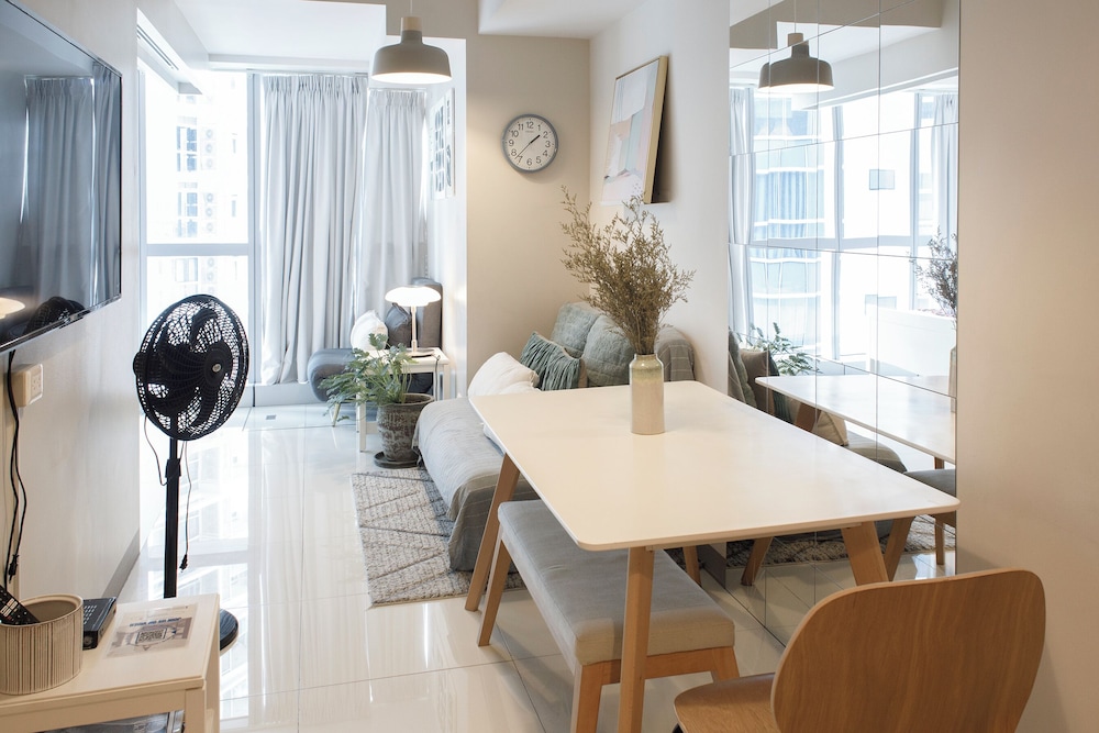 Uptown Park Suites Tower 1