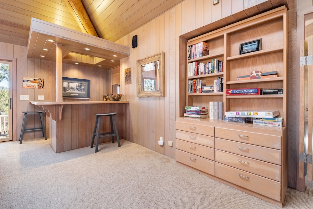 Heavenly Valley by Avantstay Home w Pool Sauna Hot Tub Game Room Tennis Crt Basketball Crt