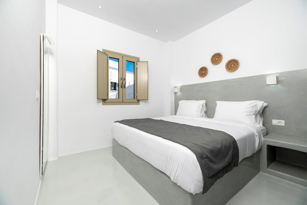 AERENIA SUITES view 4