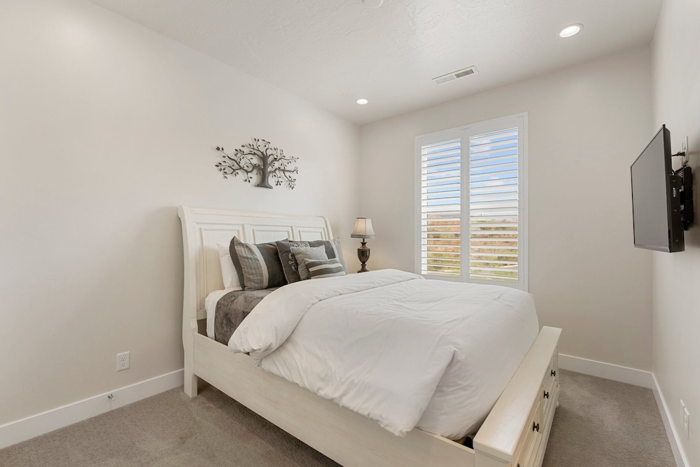 Coral Rock Vista 8 Bedroom Townhouse