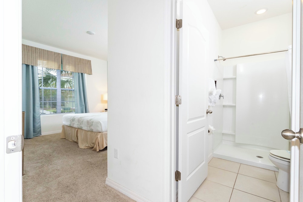 Marvelous 7 Bd w/ Pool Close to Disney @ Solterra 6086