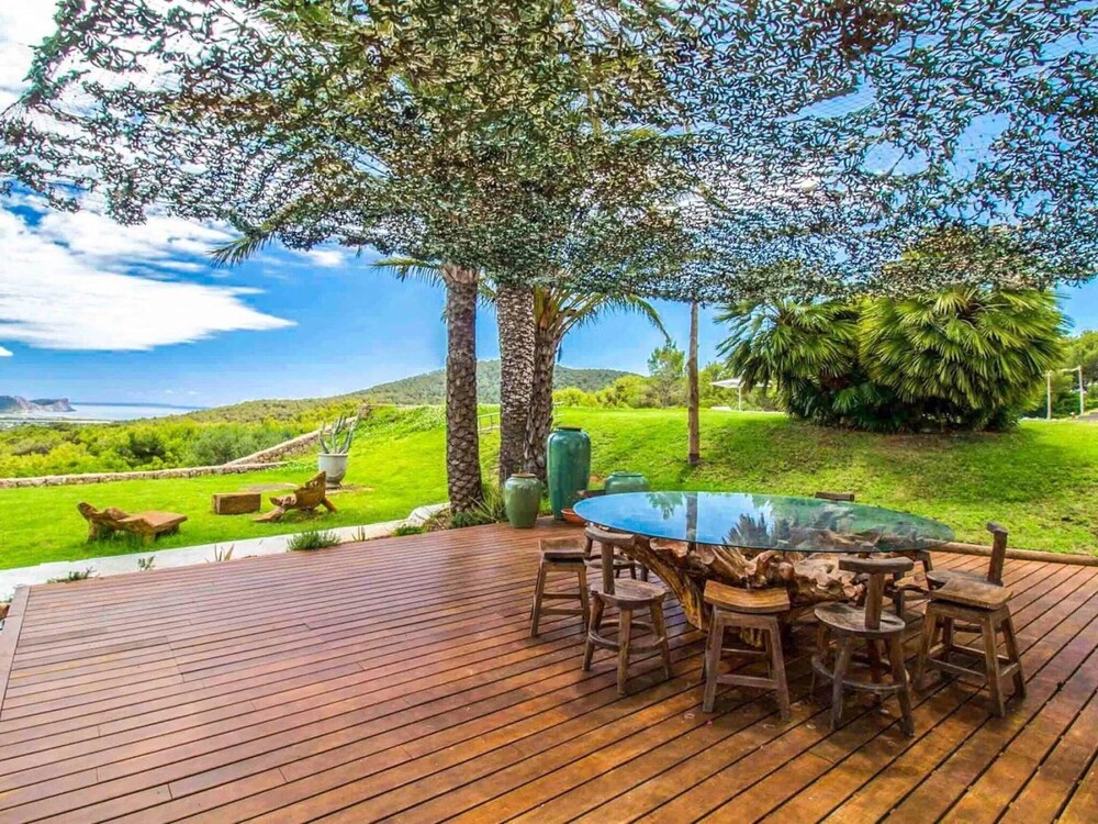 Magnificent Villa With Infinity Pool