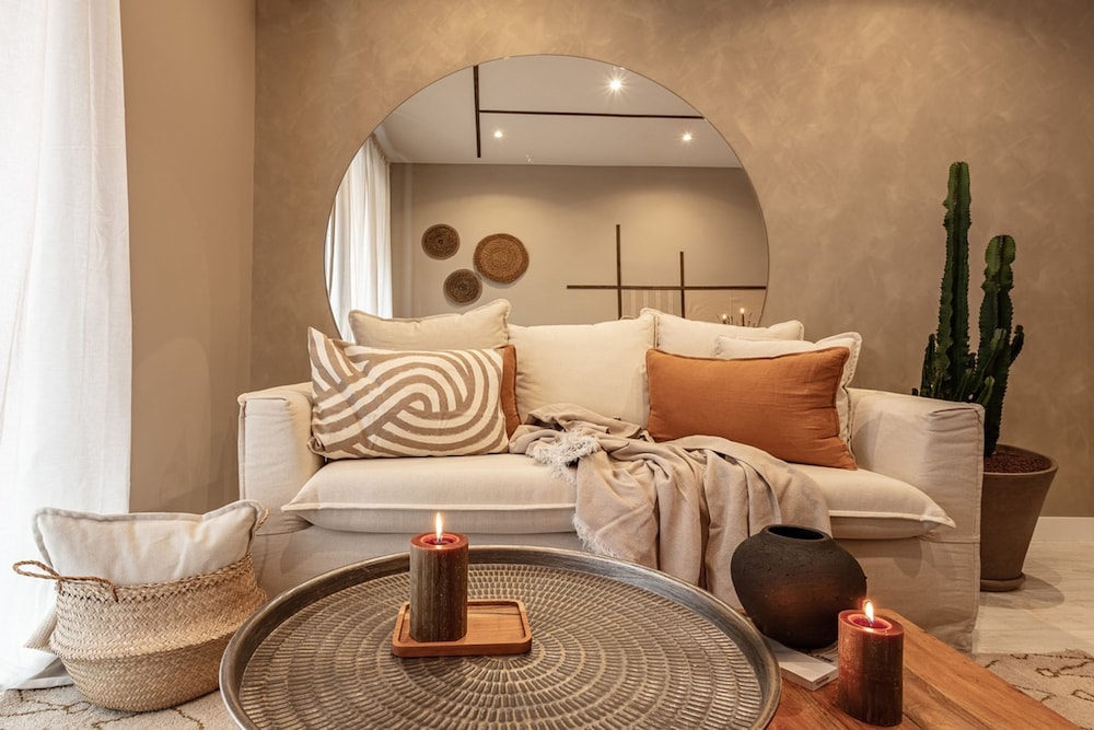 Gobi - 1 Bedroom and Office in Chamber
