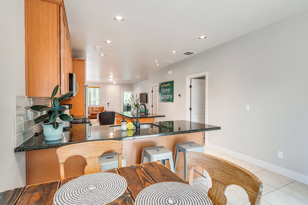 Walk to Flagstaff Urban Trails System: Cozy Home