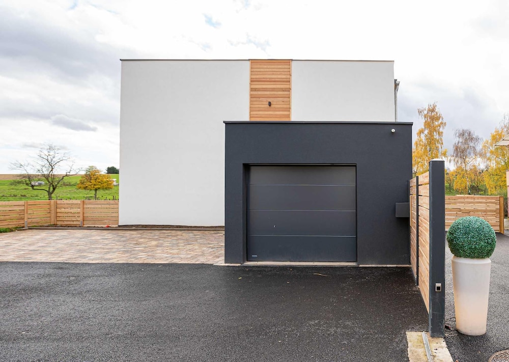 La Maison Devant La Prairie, 写真 135