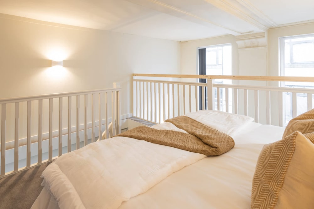 Host Stay Athenaeum House