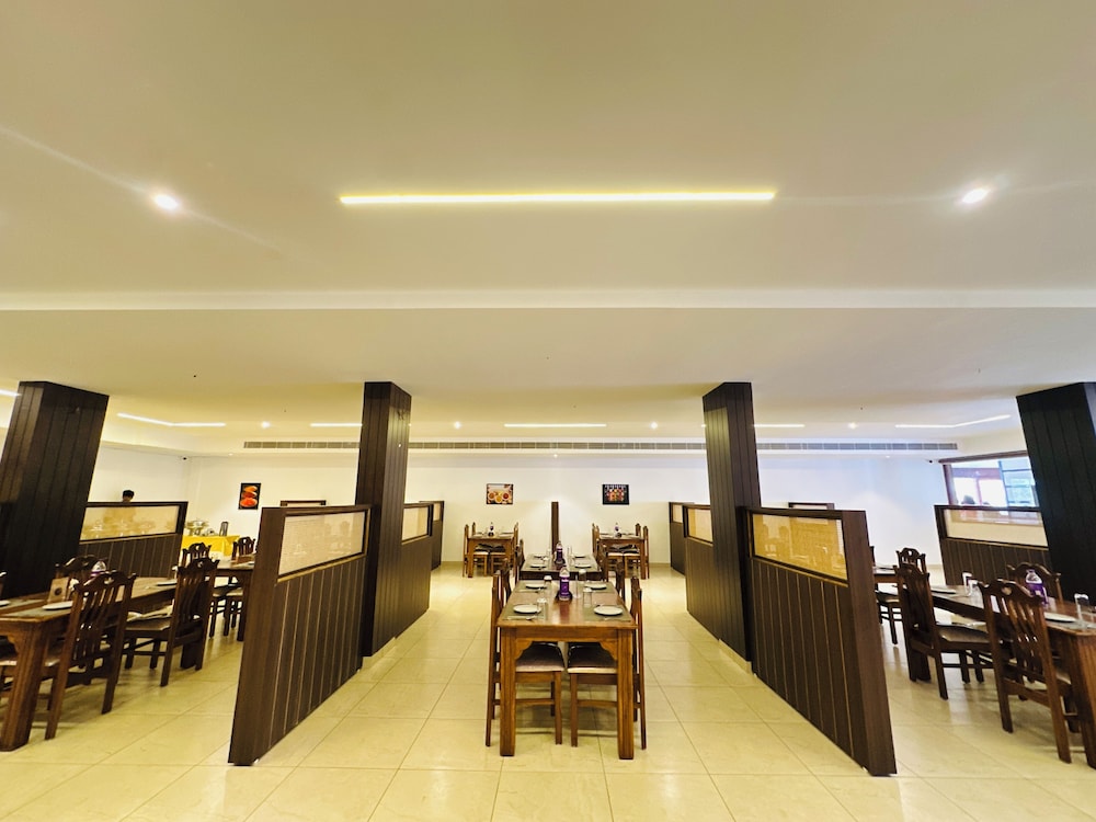 Shambhavi Hotel & Convention Centre