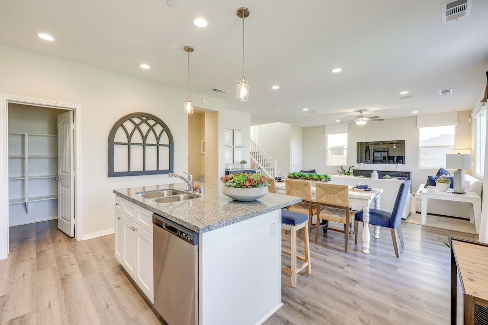 Pool Access & Mtn Views: Family Haven in Beaumont!