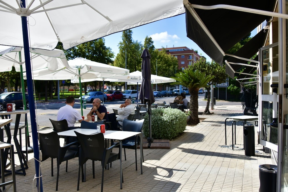 Hostal Garden Rous view 3