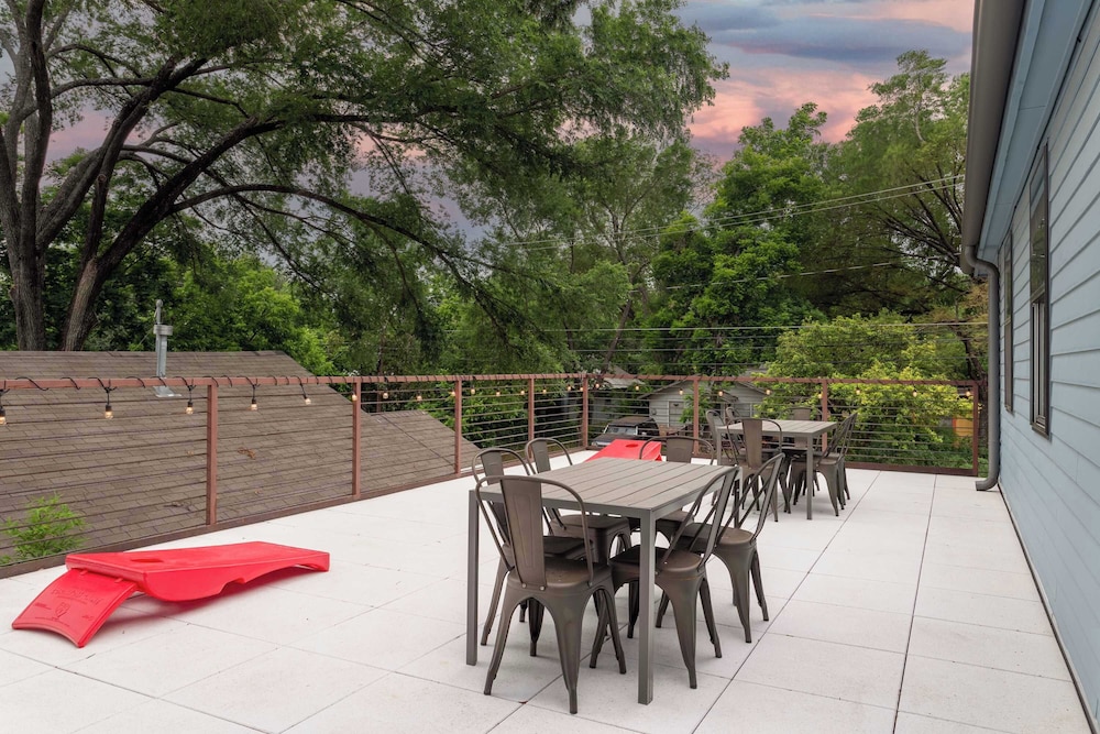 Upstay: Luxe Pool Retreat7 Min to Rainey St