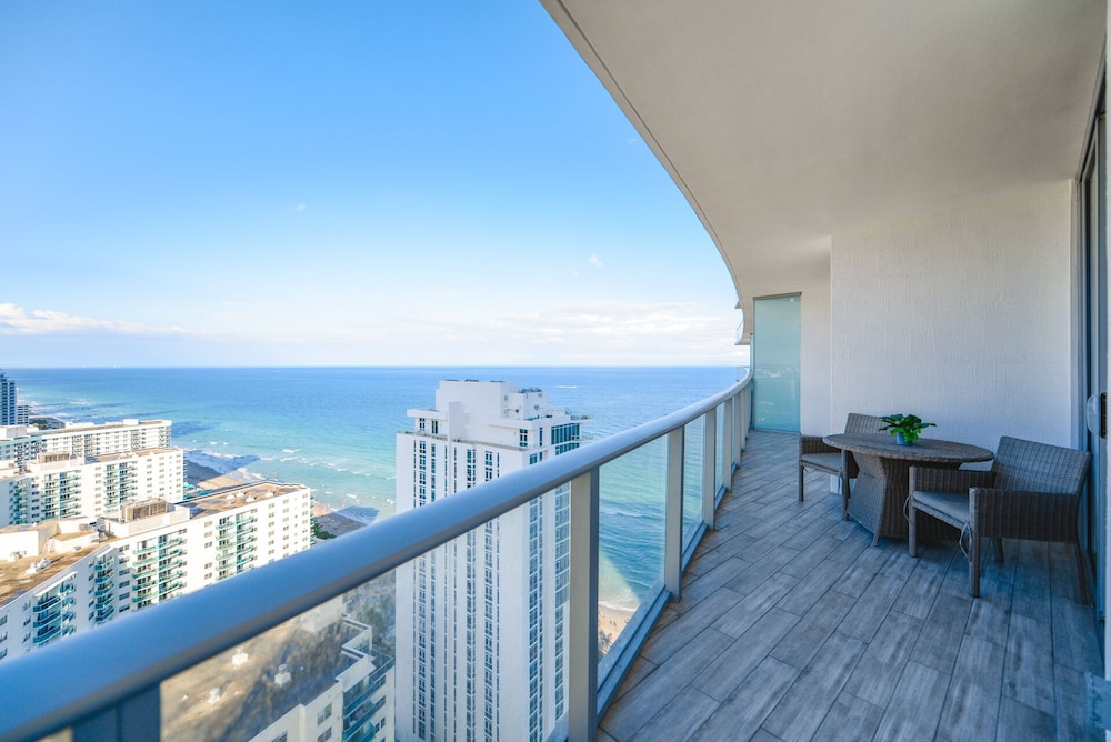 Oceanfront Luxe: Beach Condo - Image 2